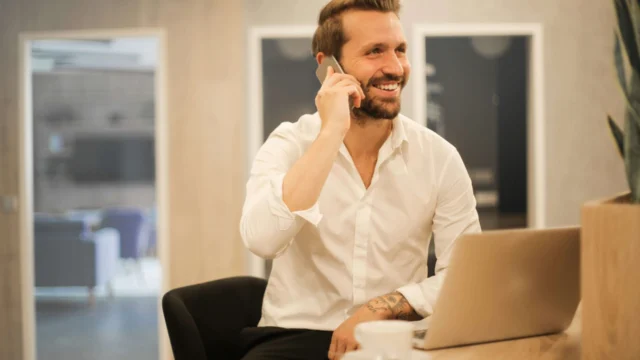 Faut-il passer par une agence ou par un alternant pour sa com' ?